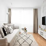 Glam & Modern By Cooee 아파트 *