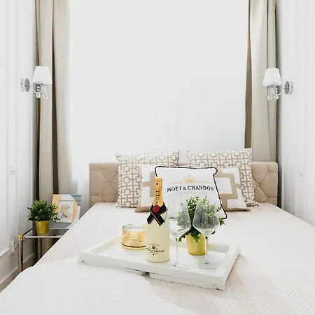 Glam & Modern By Cooee Appartement