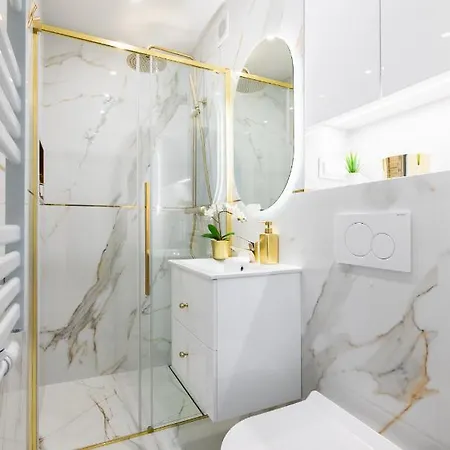 Glam & Modern By Cooee Apartment