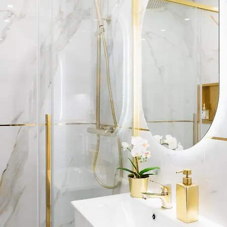 Glam & Modern By Cooee Apartment Warsaw